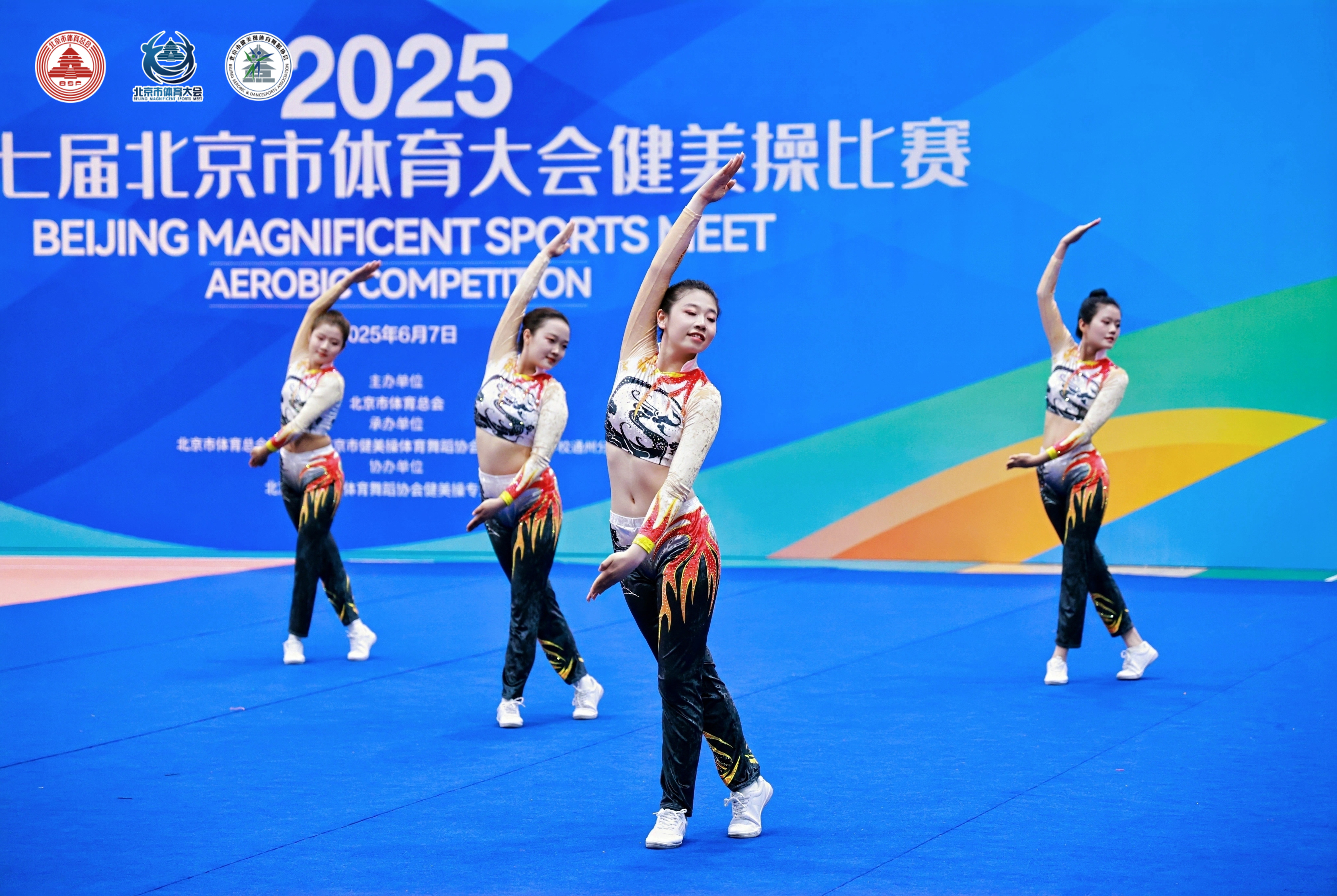 包含健美操表演精彩绝伦，引爆整个赛场的词条