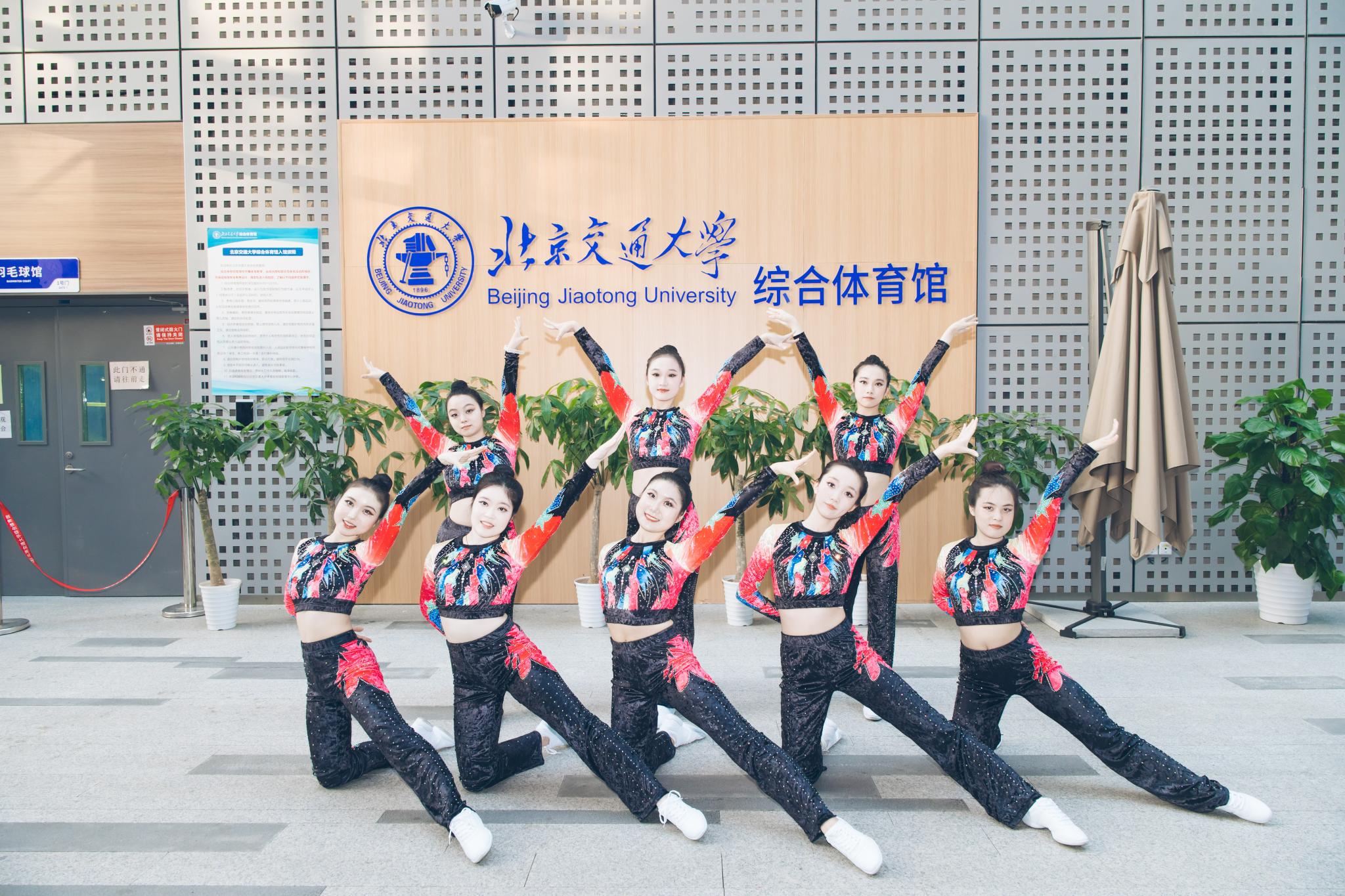 包含健美操表演精彩绝伦，引爆整个赛场的词条