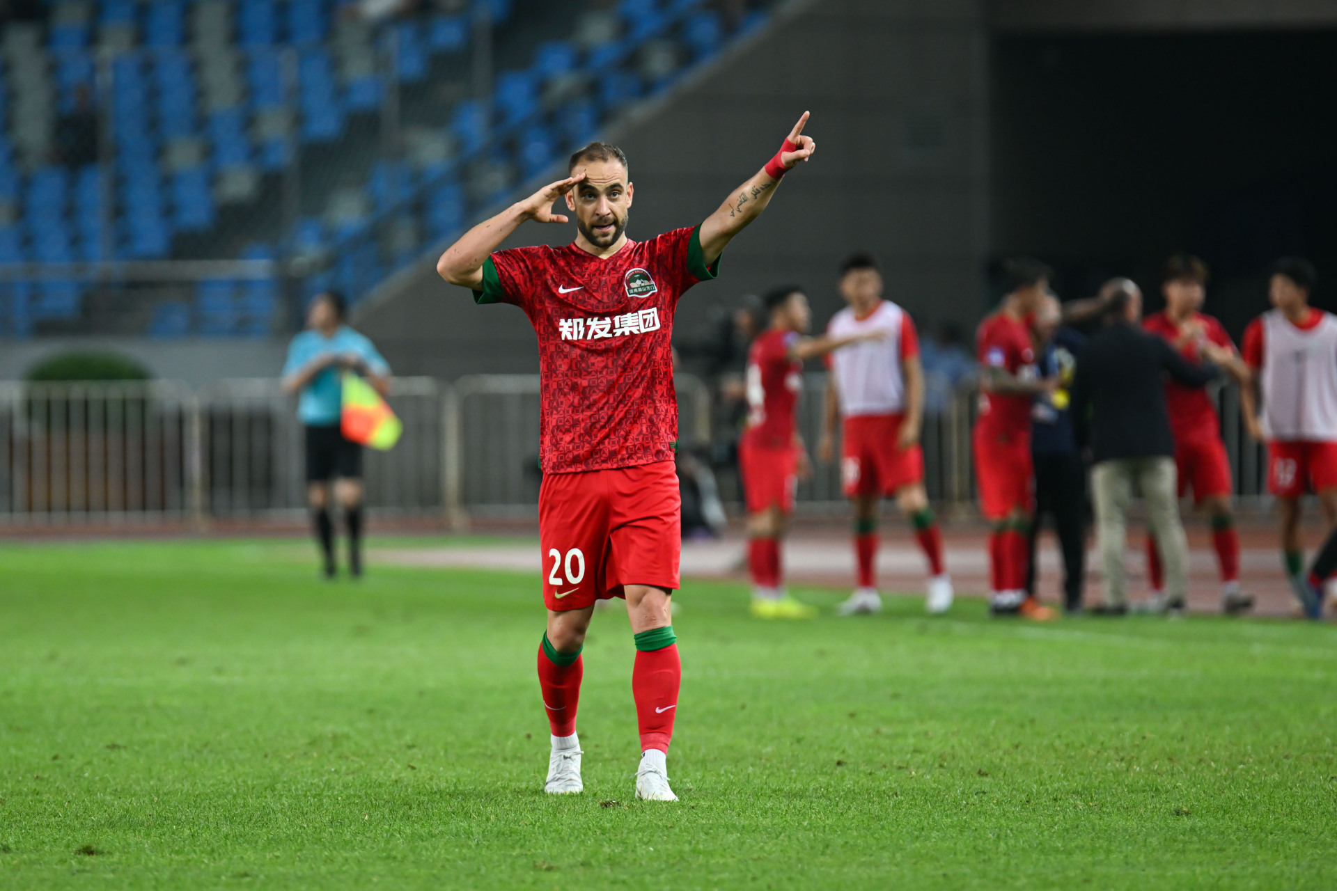 河南建业队在比赛中遭遇失利，无缘晋级