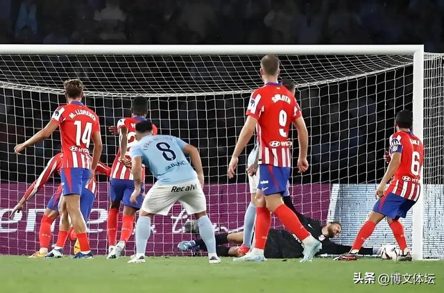 西甲赛场上两队实力对抗,战况激烈 西甲赛场上两队实力对抗,战况激烈