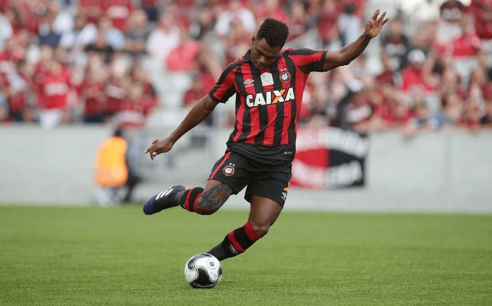 华勒尔霍特主场取胜，乐观迈向联赛中游的简单介绍