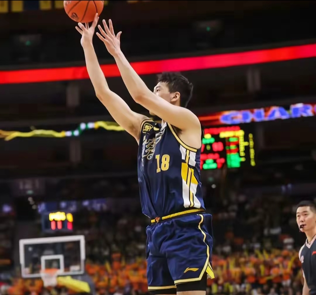 广东队首轮轻取北控,易建联独揽31分领军取胜 广东队首轮轻取北控,易建联独揽31分领军取胜