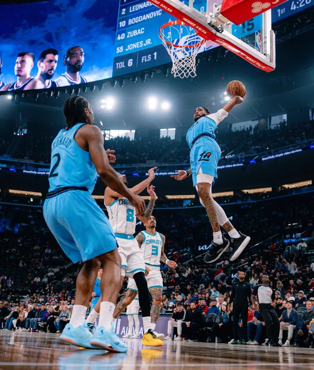 快船横扫活塞,哈雷尔24分11篮板 快船横扫活塞,哈雷尔24分11篮板