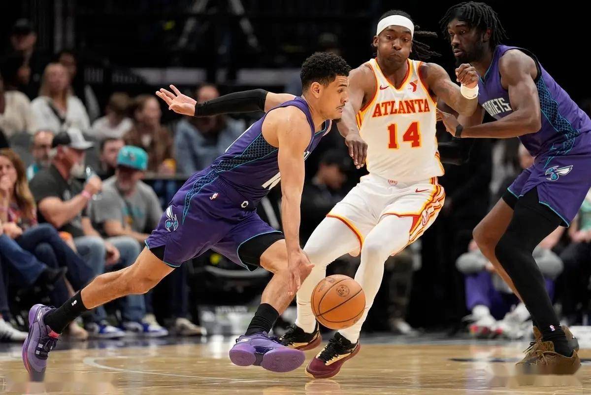 黄蜂大胜老鹰获得三连胜 黄蜂大胜老鹰获得三连胜