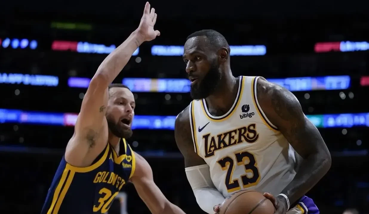 火箭主场遭快船逆转，失去9连胜