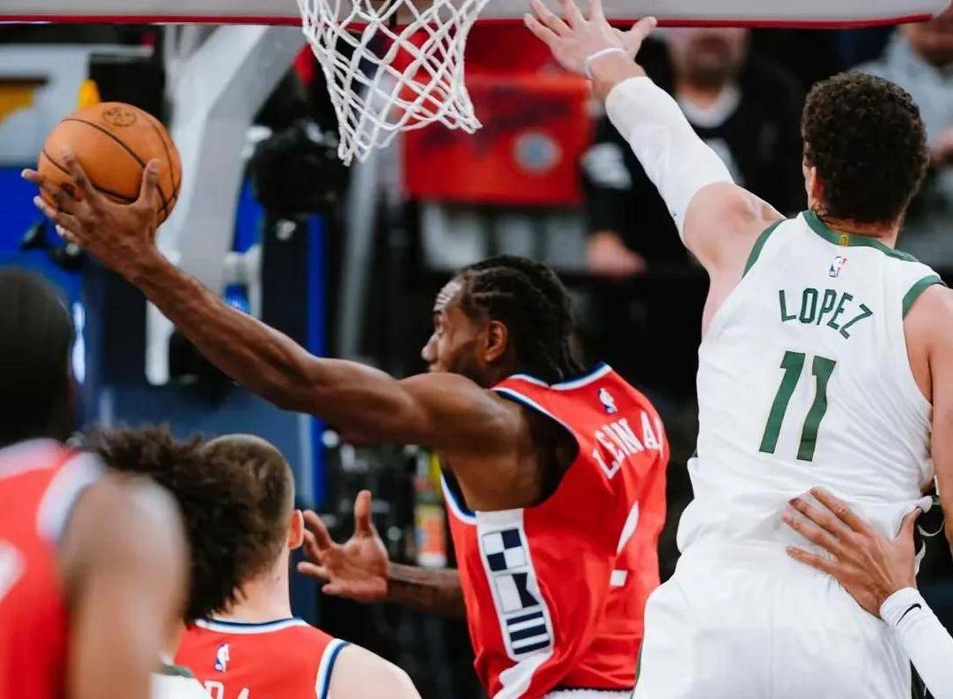 雄鹿力压快船,主场胜利稳定排名 雄鹿力压快船,主场胜利稳定排名